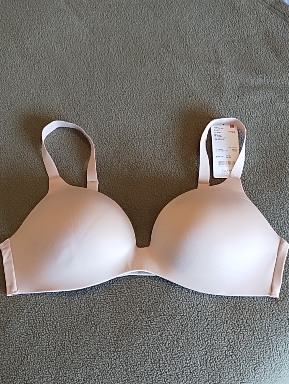 NWT Uniqlo 3D Hold Wireless Bra Beige Smooth Seamless Comfort 38C  38D  40C  40D